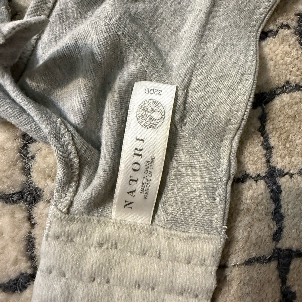 Natori Sports Bra, Heather Grey. Size 32DD, - Picture 3 of 5